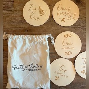 Bebe Au lait monthly‎ milestone discs